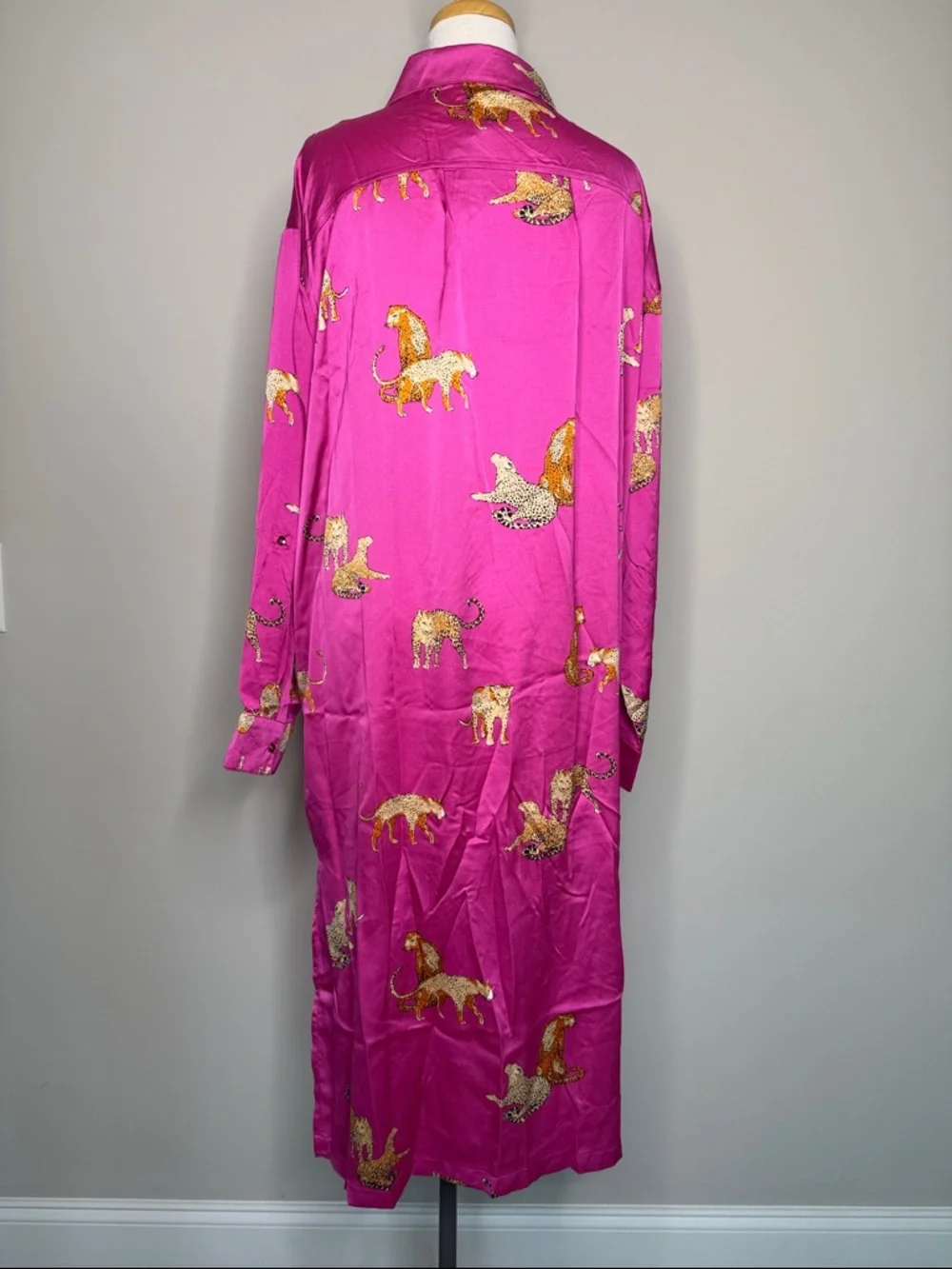 Umgee Fuchsia Maxi Shirt Dress with Gold Safari Motif - Picture 4 of 9